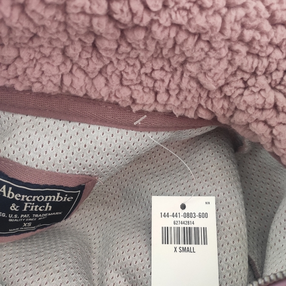 SHERPA HALF-ZIP Pullover - Picture 12 of 13